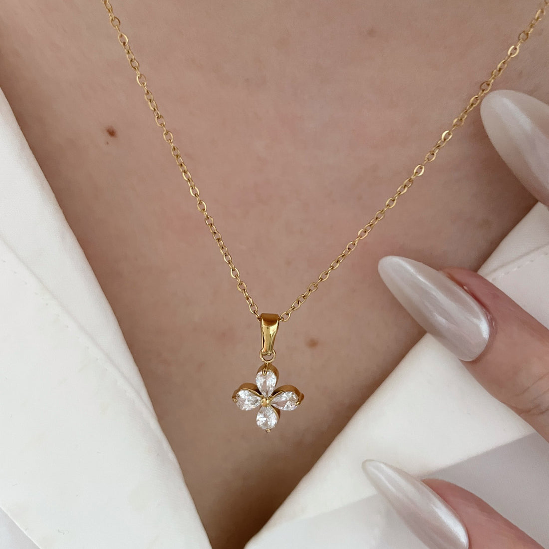 Elara Clover Necklace